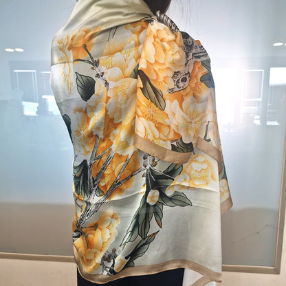 Virágba borult kert mintás sál, sárga, 85 × 180 cm, 100% vegán selyem