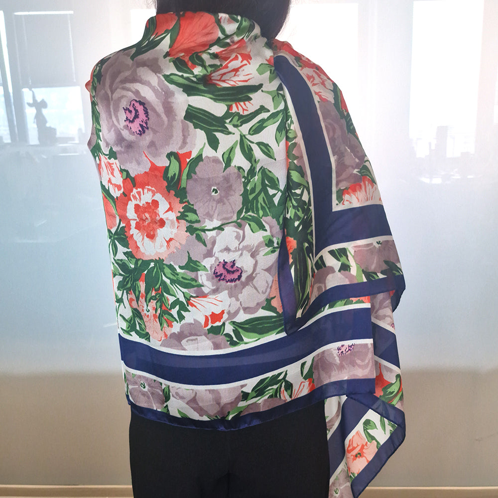 Orchidea mintás sál, kék, 85 × 180 cm, 100% vegán selyem
