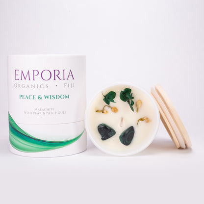 Emporia Organics Üveggyertya: Fiji -PEACE & WISDOM, Malachittal, Vadkörte és pacsuli illattal, 100% szójaviasz, 230g